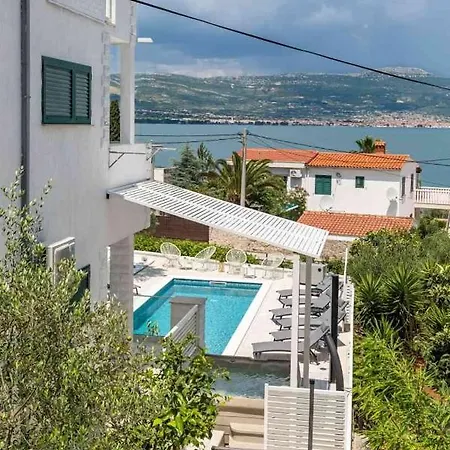 In Arbanija With Sea View, Terrace, Air Conditioning, Wifi 5139-2 아파트 *
