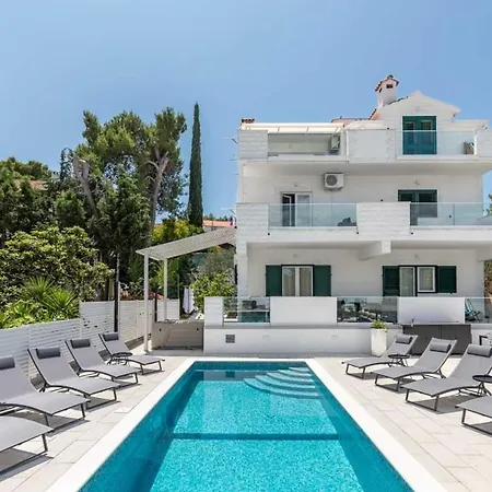 In Arbanija With Sea View, Terrace, Air Conditioning, Wifi 5139-2 트로기르