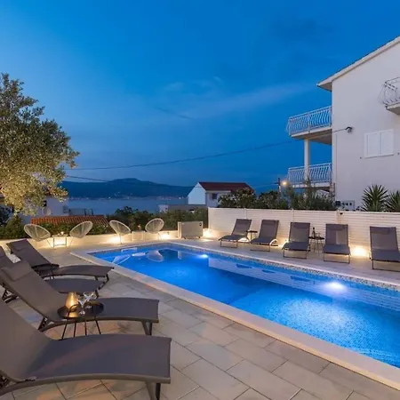 In Arbanija With Sea View, Terrace, Air Conditioning, Wifi 5139-2