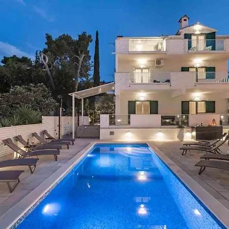 In Arbanija With Sea View, Terrace, Air Conditioning, Wifi 5139-2 아파트