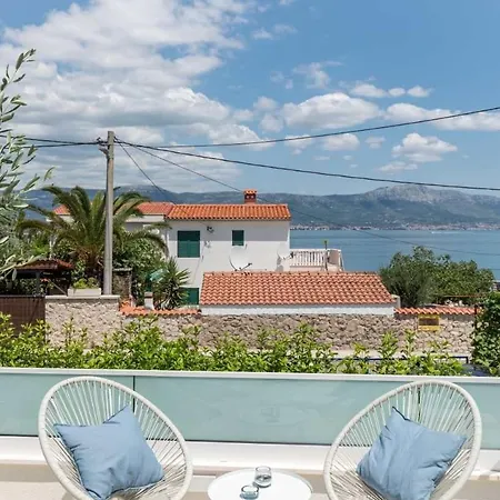 In Arbanija With Sea View, Terrace, Air Conditioning, Wifi 5139-2 트로기르