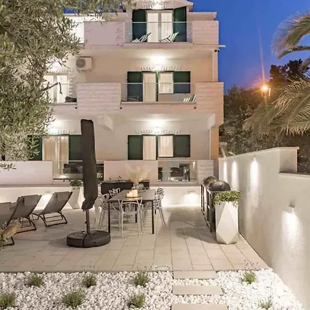 In Arbanija With Sea View, Terrace, Air Conditioning, Wifi 5139-2 아파트 *