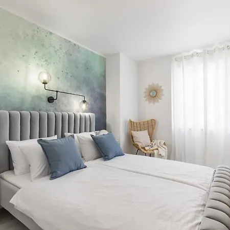 In Arbanija With Sea View, Terrace, Air Conditioning, Wifi 5139-2 트로기르