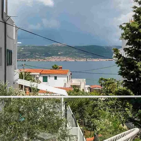 아파트 In Arbanija With Sea View, Terrace, Air Conditioning, Wifi 5139-2 *