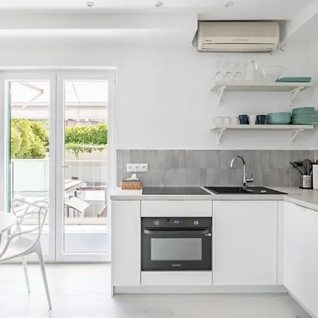 In Arbanija With Sea View, Terrace, Air Conditioning, Wifi 5139-2 트로기르