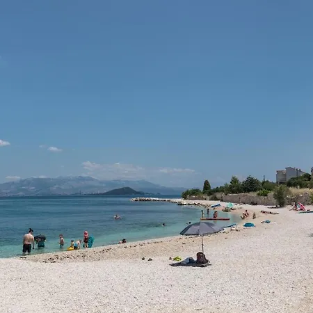 In Arbanija With Sea View, Terrace, Air Conditioning, Wifi 5139-2 Traù