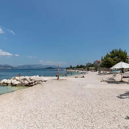 In Arbanija With Sea View, Terrace, Air Conditioning, Wifi 5139-2 Traù