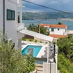 In Arbanija With Sea View, Terrace, Air Conditioning, Wifi 5139-2 Appartamento *