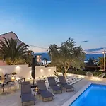 In Arbanija With Sea View, Terrace, Air Conditioning, Wifi 5139-2 * Traù