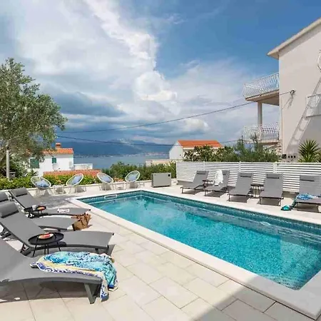 In Arbanija With Sea View, Terrace, Air Conditioning, Wifi 5139-2 شقة