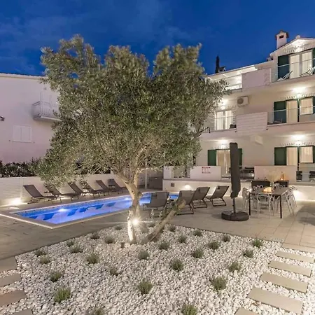 Appartamento In Arbanija With Sea View, Terrace, Air Conditioning, Wifi 5139-2 Traù