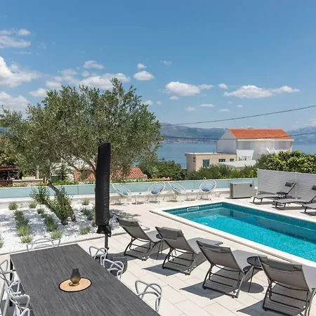Appartamento In Arbanija With Sea View, Terrace, Air Conditioning, Wifi 5139-2 *