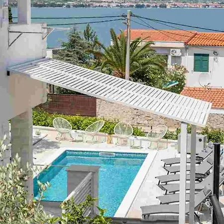 شقة In Arbanija With Sea View, Terrace, Air Conditioning, Wifi 5139-2 تروغير