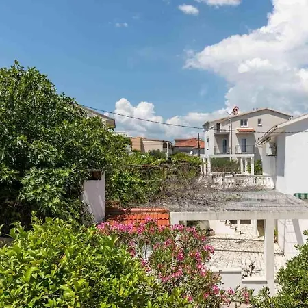 In Arbanija With Sea View, Terrace, Air Conditioning, Wifi 5139-2 Appartamento Traù