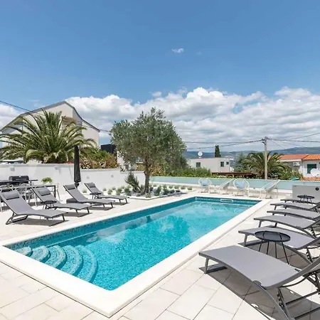 In Arbanija With Sea View, Terrace, Air Conditioning, Wifi 5139-2 تروغير