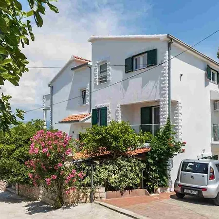 In Arbanija With Sea View, Terrace, Air Conditioning, Wifi 5139-2 Traù