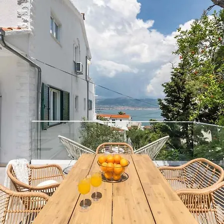 شقة In Arbanija With Sea View, Terrace, Air Conditioning, Wifi 5139-2 تروغير