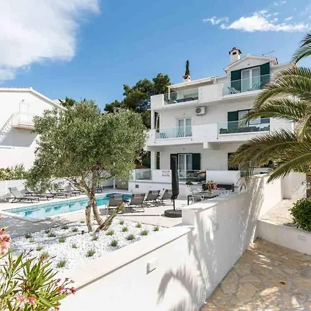 شقة In Arbanija With Sea View, Terrace, Air Conditioning, Wifi 5139-2 *