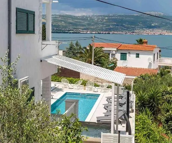 In Arbanija With Sea View, Terrace, Air Conditioning, Wifi 5139-2 公寓 *