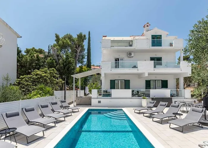 In Arbanija With Sea View, Terrace, Air Conditioning, Wifi 5139-2 特罗吉尔