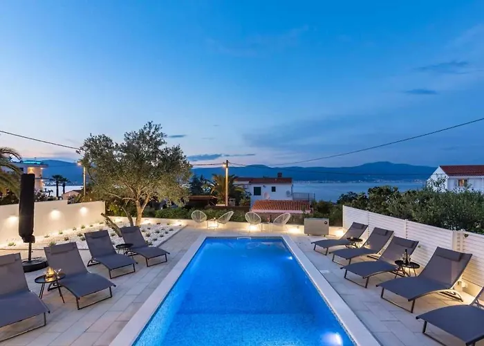 公寓 In Arbanija With Sea View, Terrace, Air Conditioning, Wifi 5139-2 *