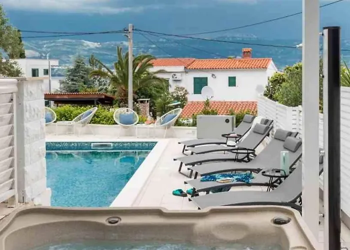 In Arbanija With Sea View, Terrace, Air Conditioning, Wifi 5139-2 *