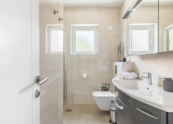 In Arbanija With Sea View, Terrace, Air Conditioning, Wifi 5139-2 * 特罗吉尔