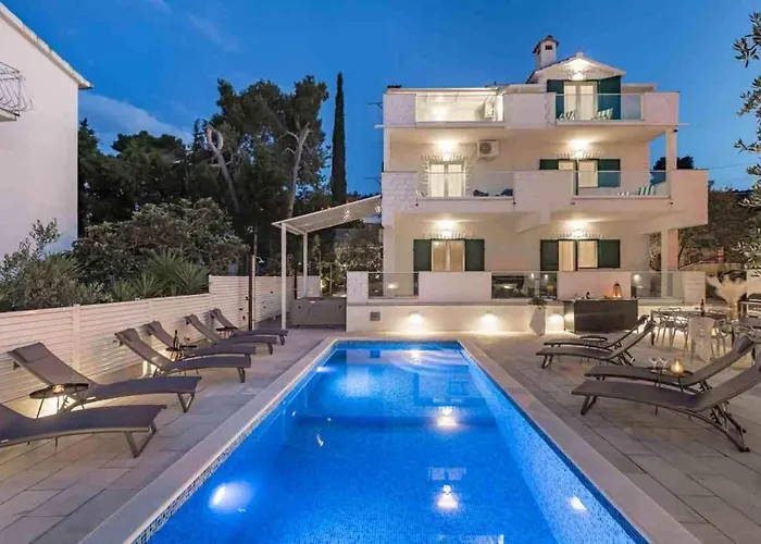 In Arbanija With Sea View, Terrace, Air Conditioning, Wifi 5139-2 公寓