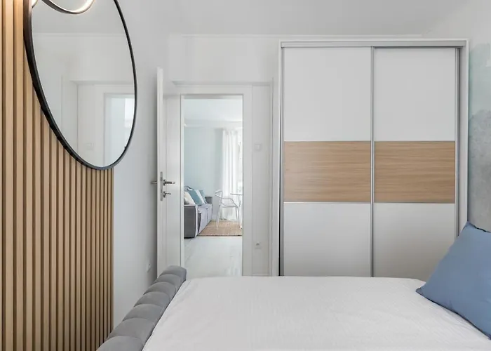 In Arbanija With Sea View, Terrace, Air Conditioning, Wifi 5139-2 公寓 特罗吉尔