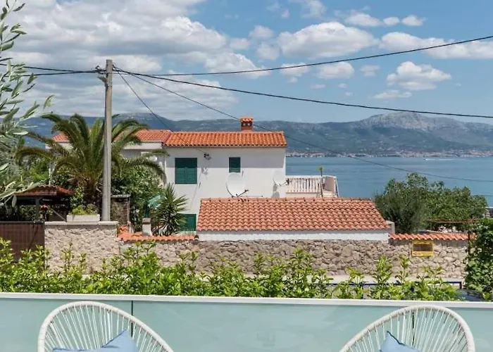 In Arbanija With Sea View, Terrace, Air Conditioning, Wifi 5139-2 特罗吉尔