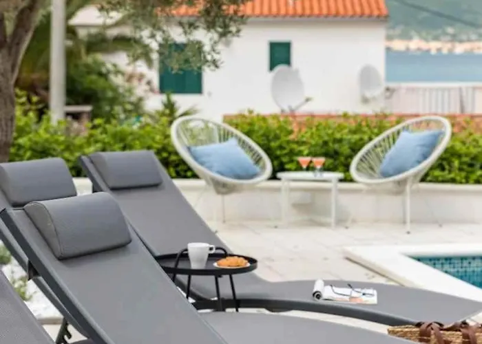 公寓 In Arbanija With Sea View, Terrace, Air Conditioning, Wifi 5139-2 *