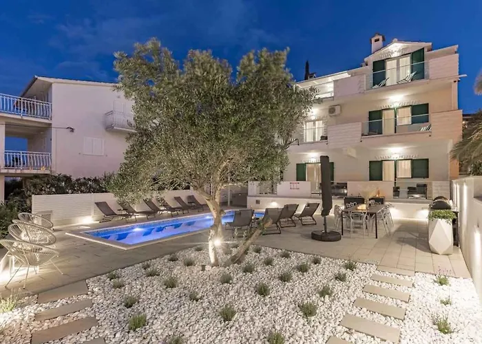 公寓 In Arbanija With Sea View, Terrace, Air Conditioning, Wifi 5139-2 特罗吉尔