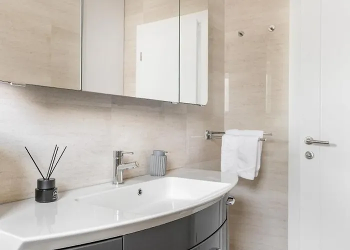 In Arbanija With Sea View, Terrace, Air Conditioning, Wifi 5139-2 * 特罗吉尔