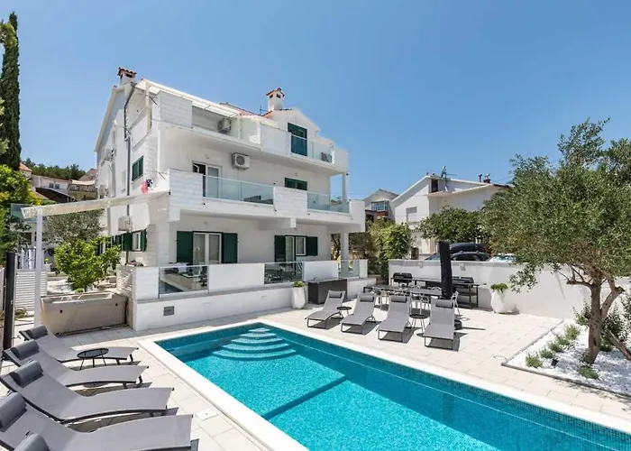 In Arbanija With Sea View, Terrace, Air Conditioning, Wifi 5139-2 公寓 特罗吉尔