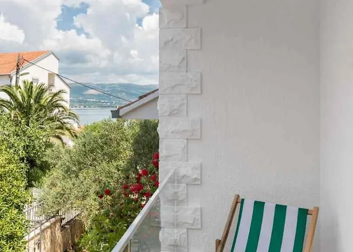 In Arbanija With Sea View, Terrace, Air Conditioning, Wifi 5139-2 *