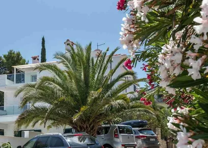 公寓 In Arbanija With Sea View, Terrace, Air Conditioning, Wifi 5139-2 特罗吉尔