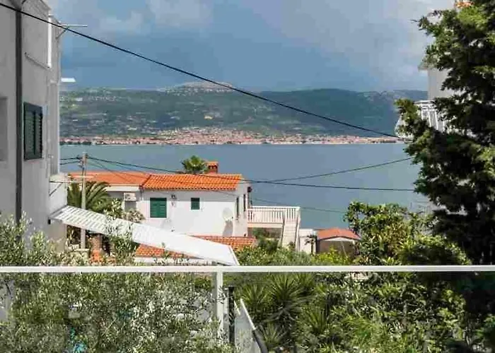 公寓 In Arbanija With Sea View, Terrace, Air Conditioning, Wifi 5139-2 *
