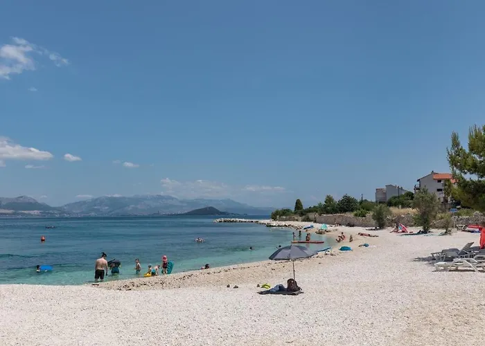 In Arbanija With Sea View, Terrace, Air Conditioning, Wifi 5139-2 特罗吉尔