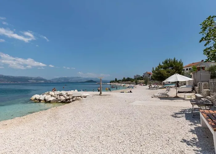 In Arbanija With Sea View, Terrace, Air Conditioning, Wifi 5139-2 特罗吉尔