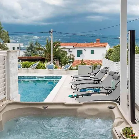 In Arbanija With Sea View, Terrace, Air Conditioning, Wifi 5139-2 *