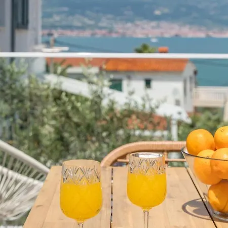 In Arbanija With Sea View, Terrace, Air Conditioning, Wifi 5139-2 * Trogir